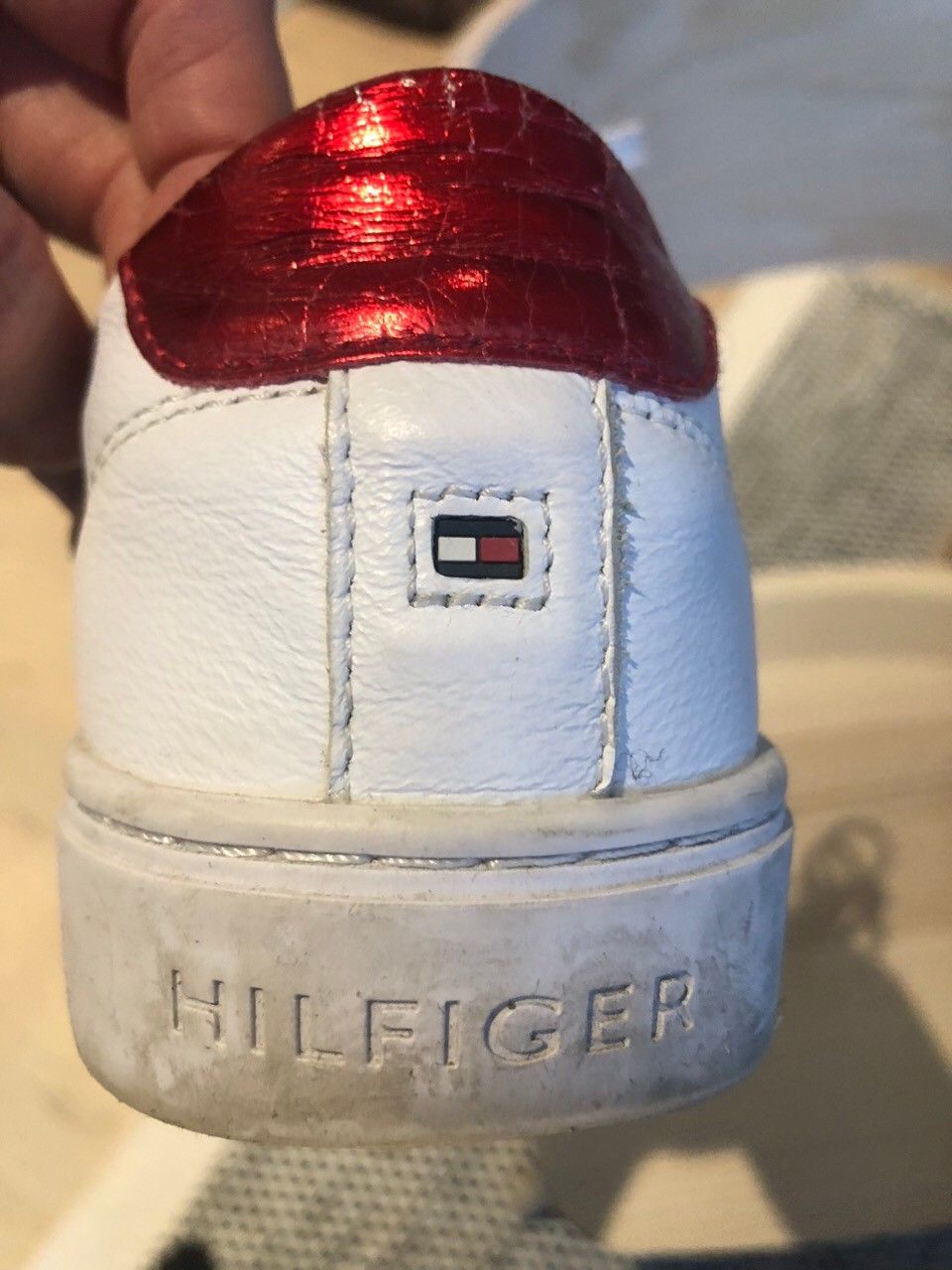 Tommy Hilfiger nahkaiset tennarit