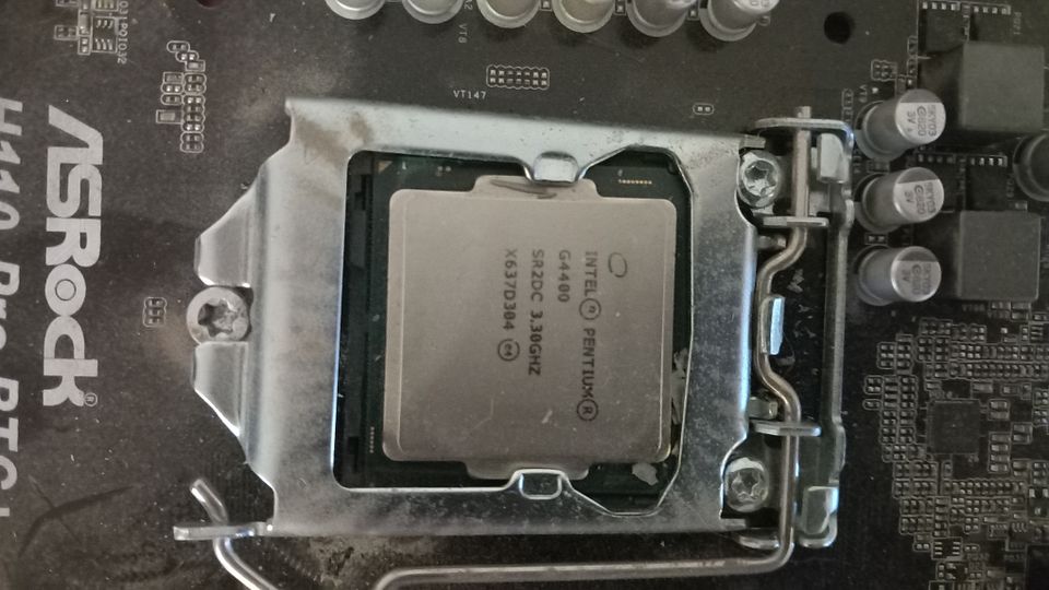 Intel Pentium G4400 prosessori + emo