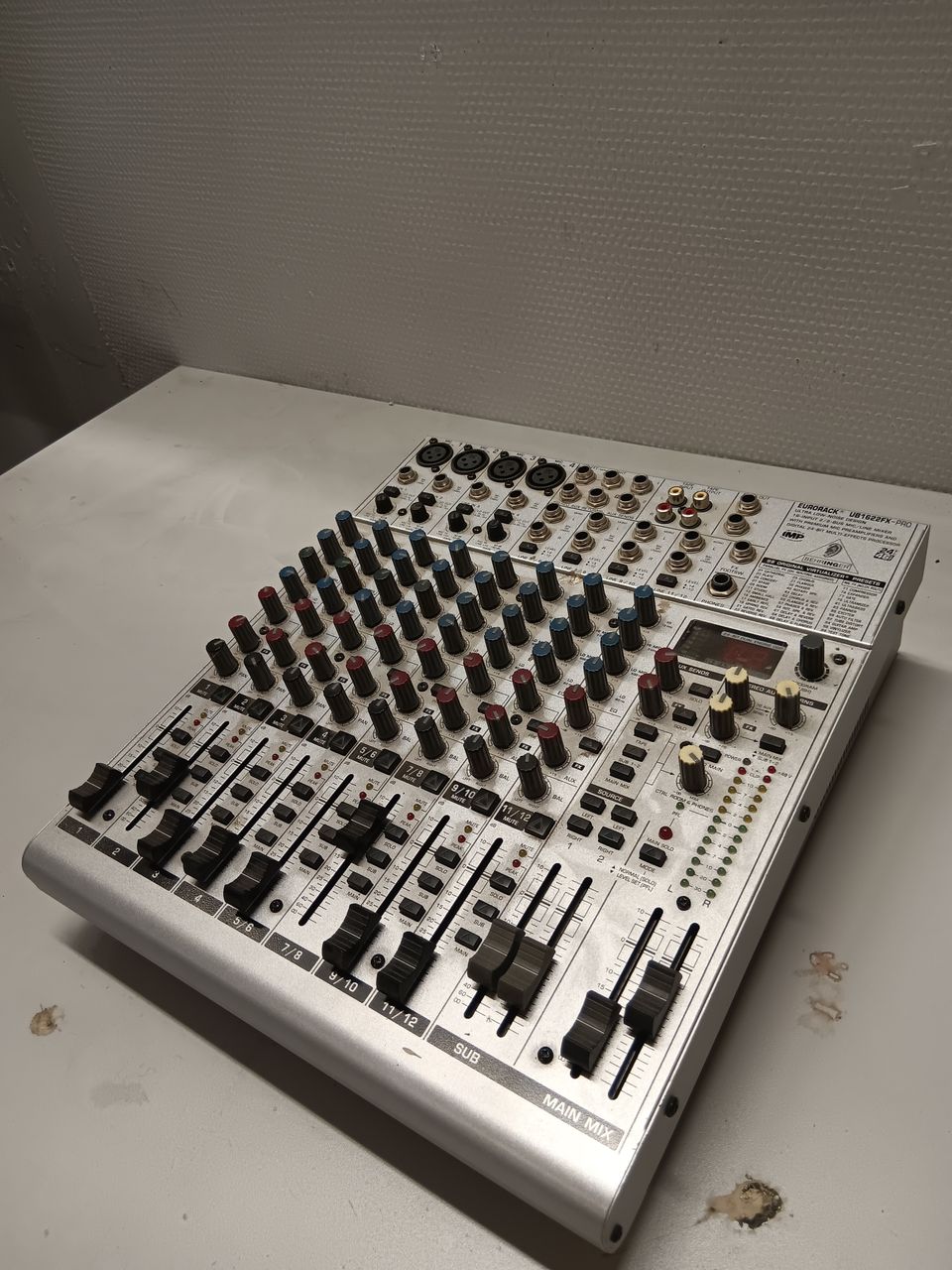 DISC Behringer Eurorack UB1622FX Pro Mixer