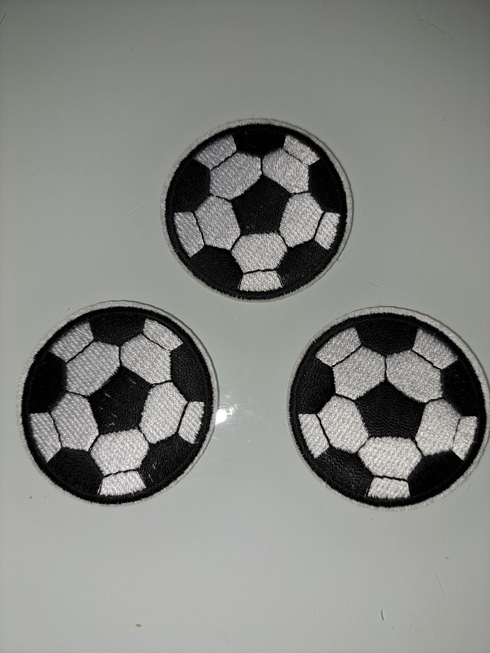 Mustavalkoinen jalkapallo kangasmerkki halkaisija 5cm