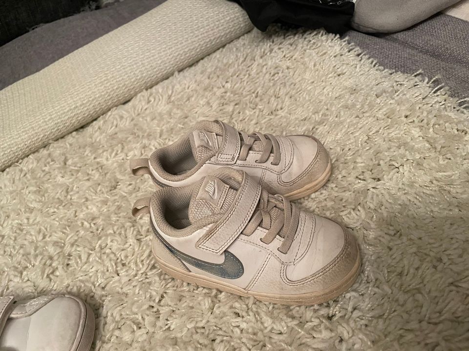 Nike lenkkarit koko 25