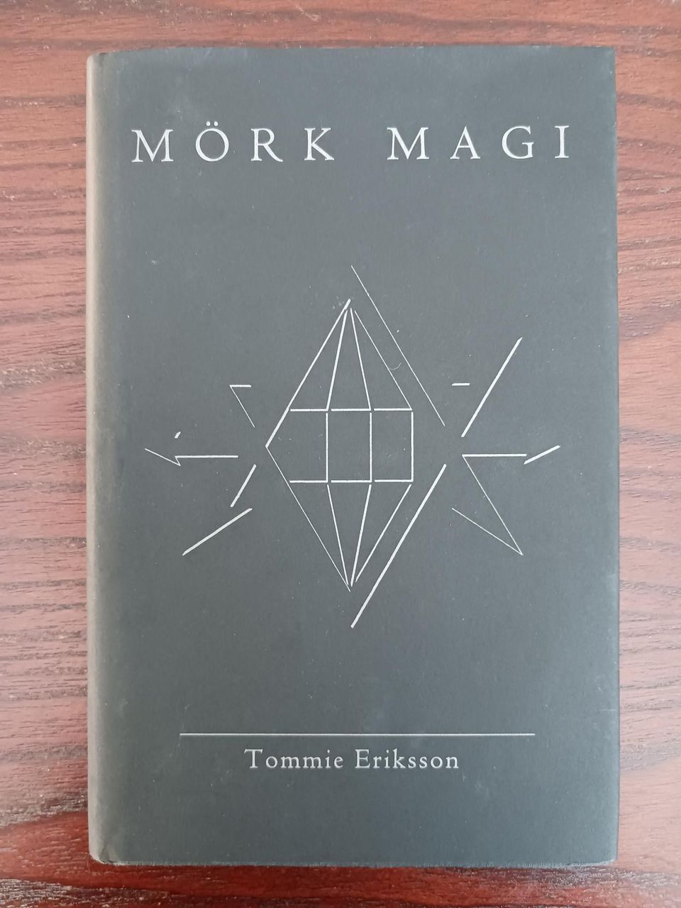 Tommie Eriksson: Mörk magi
