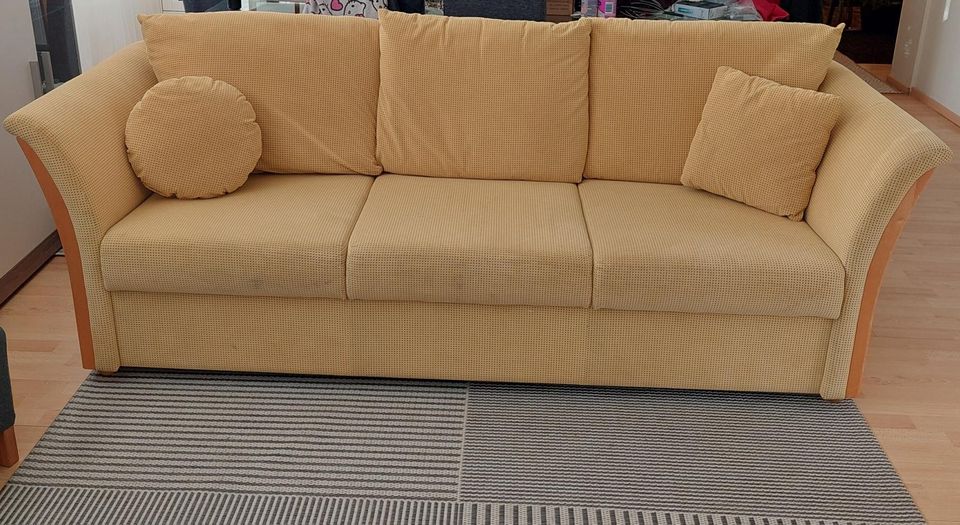 ISKU keltainen sohva