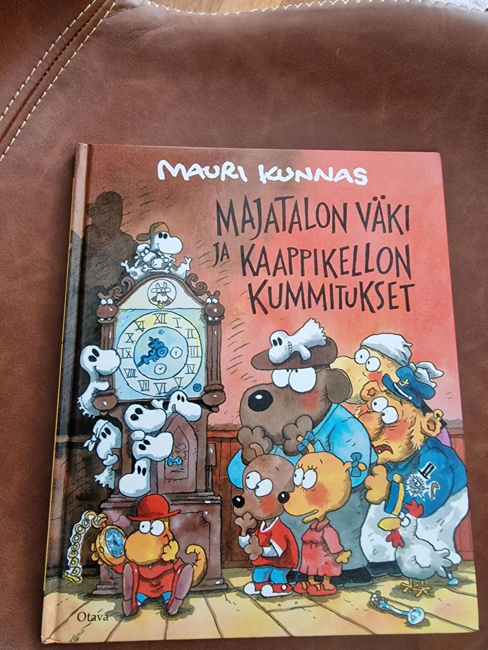 Mauri Kunnas majatalon väki ja kaappikellon kummitukset