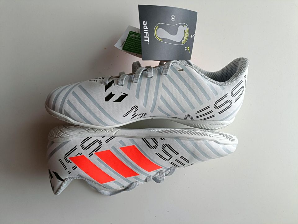 Adidas Nemeziz Messi 17.4 lasten futsalkengät. Koko 34.