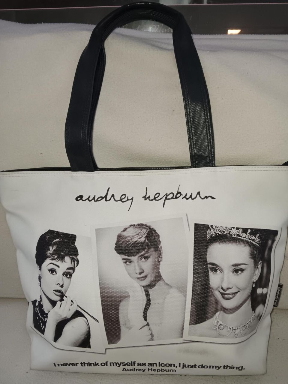 Audrey Hepburn -laukku