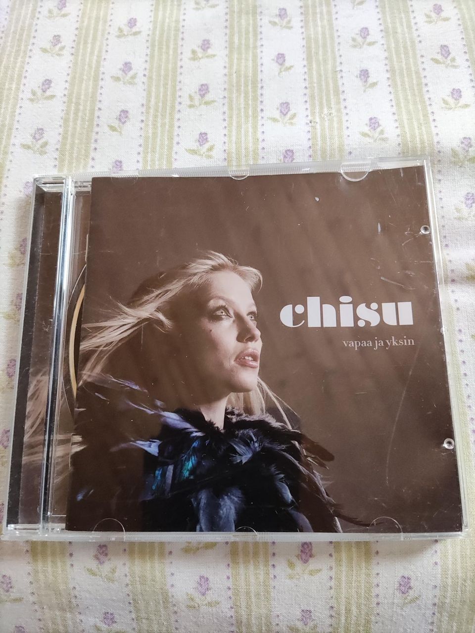 Chisu CD Vapaa ja Yksin