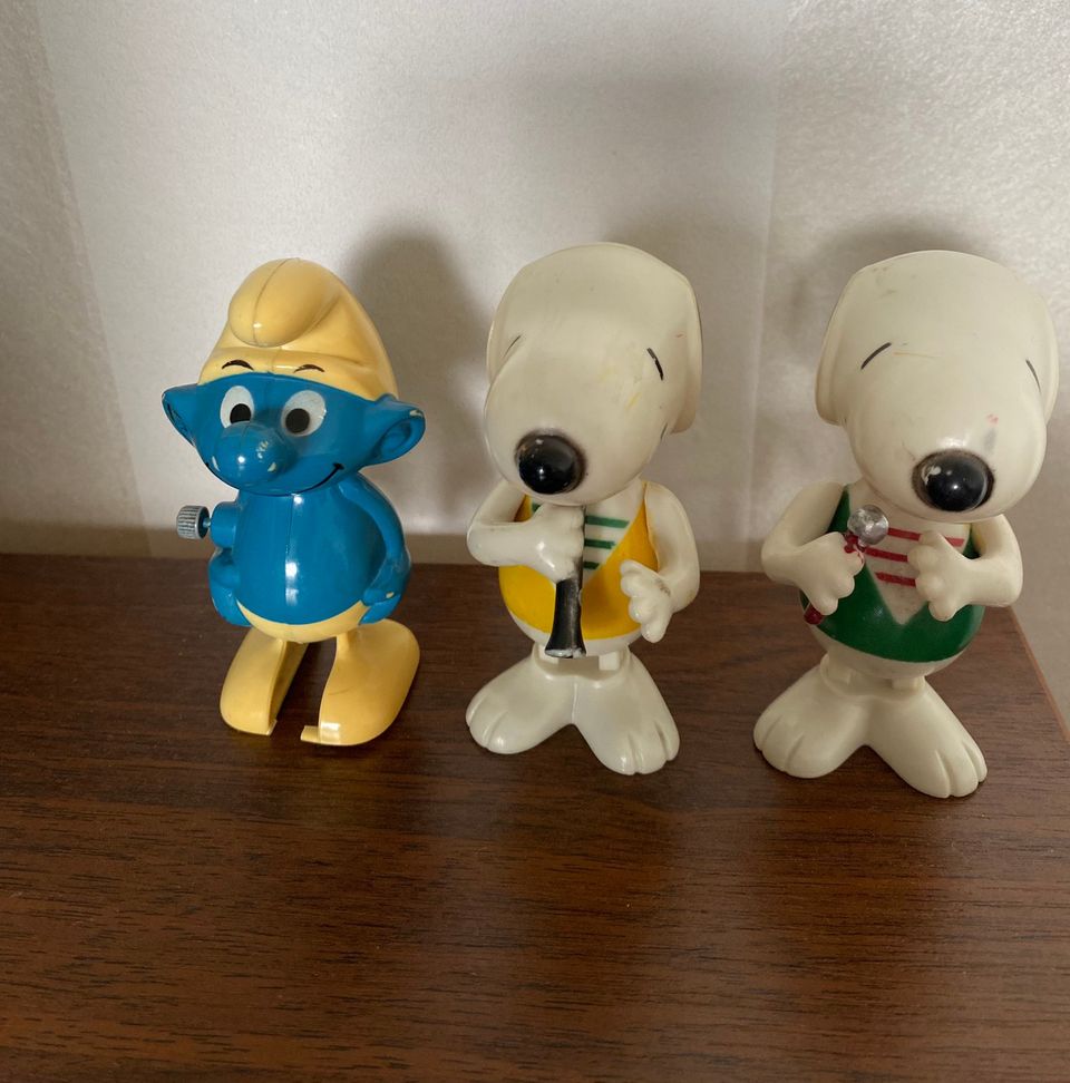 2 kpl Snoopy-lelua (1958) ja Smurffi (1980)
