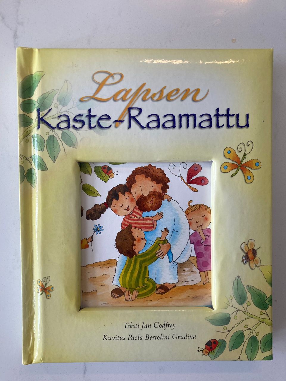 Lapsen kaste-Raamattu (postikulut 3 euroa)