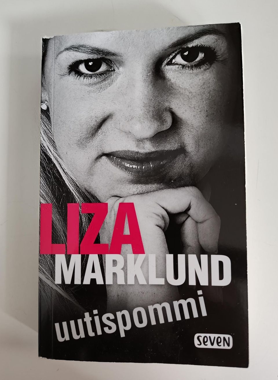 Liza Marklund Uutispommi kirja