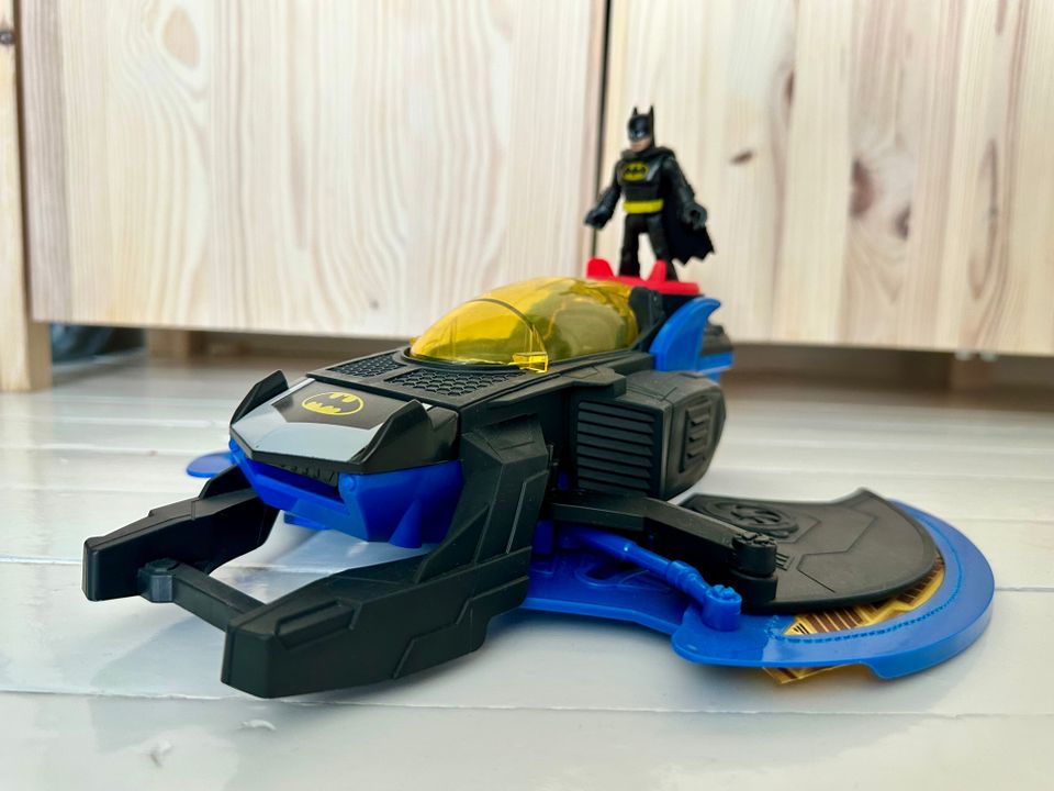 Batman -leikkiase ja figuuri