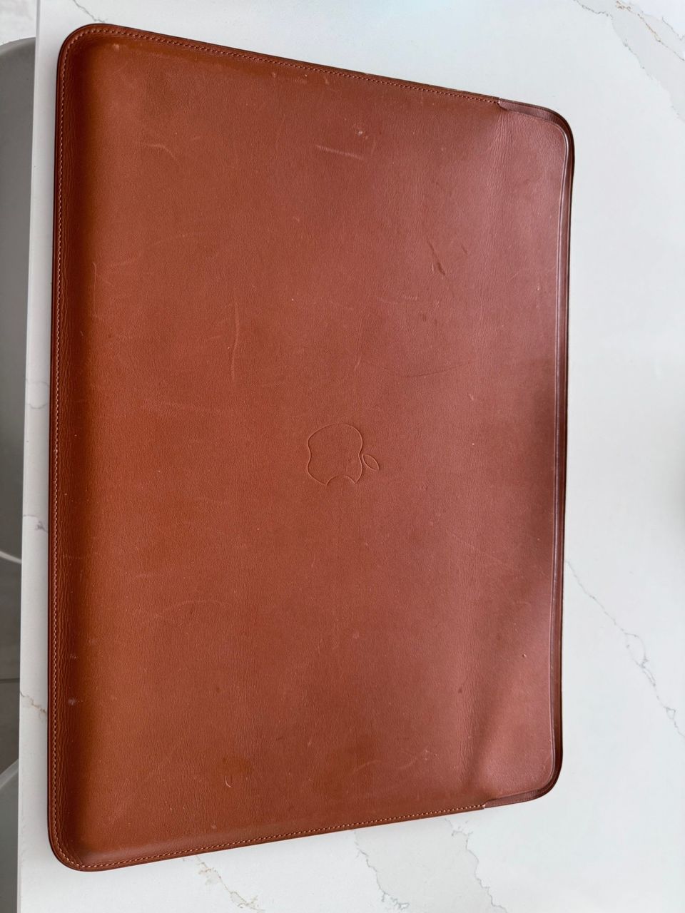 Macbook pro leather sleeve 16’’ ruskea
