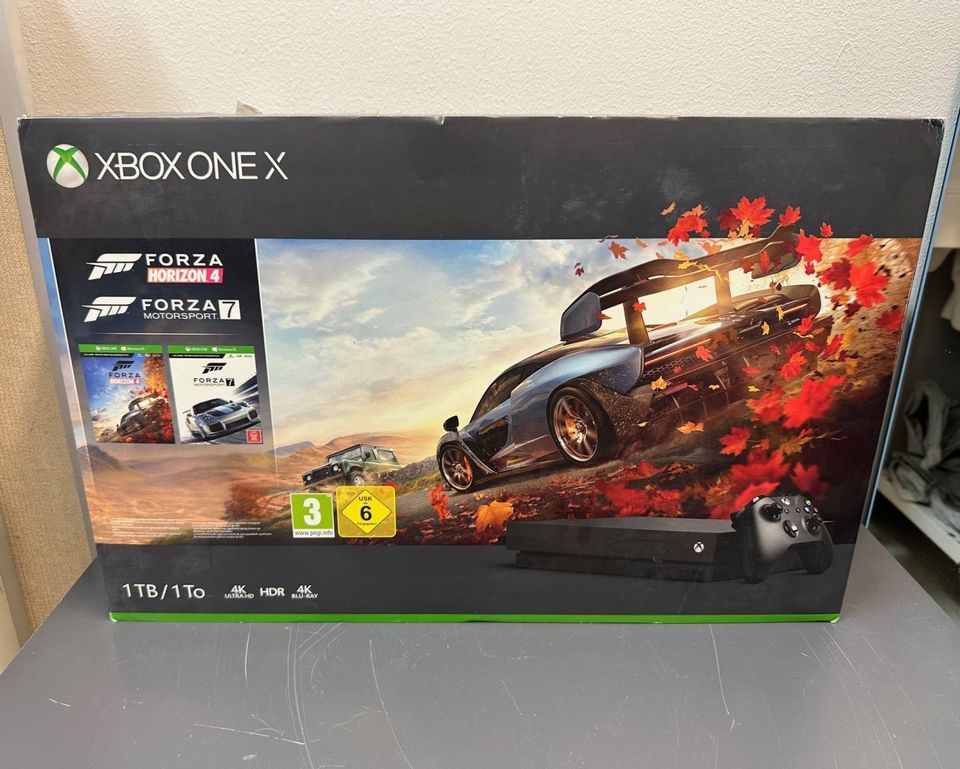 Xbox One X konsolipaketti jossa Forza Horizon 4 ja Forza Motorsport 7