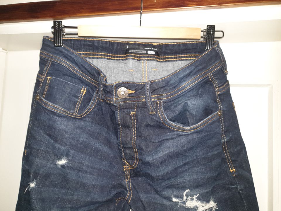 Tummansiniset revityt Jeans by Buffalo farkut  (L)