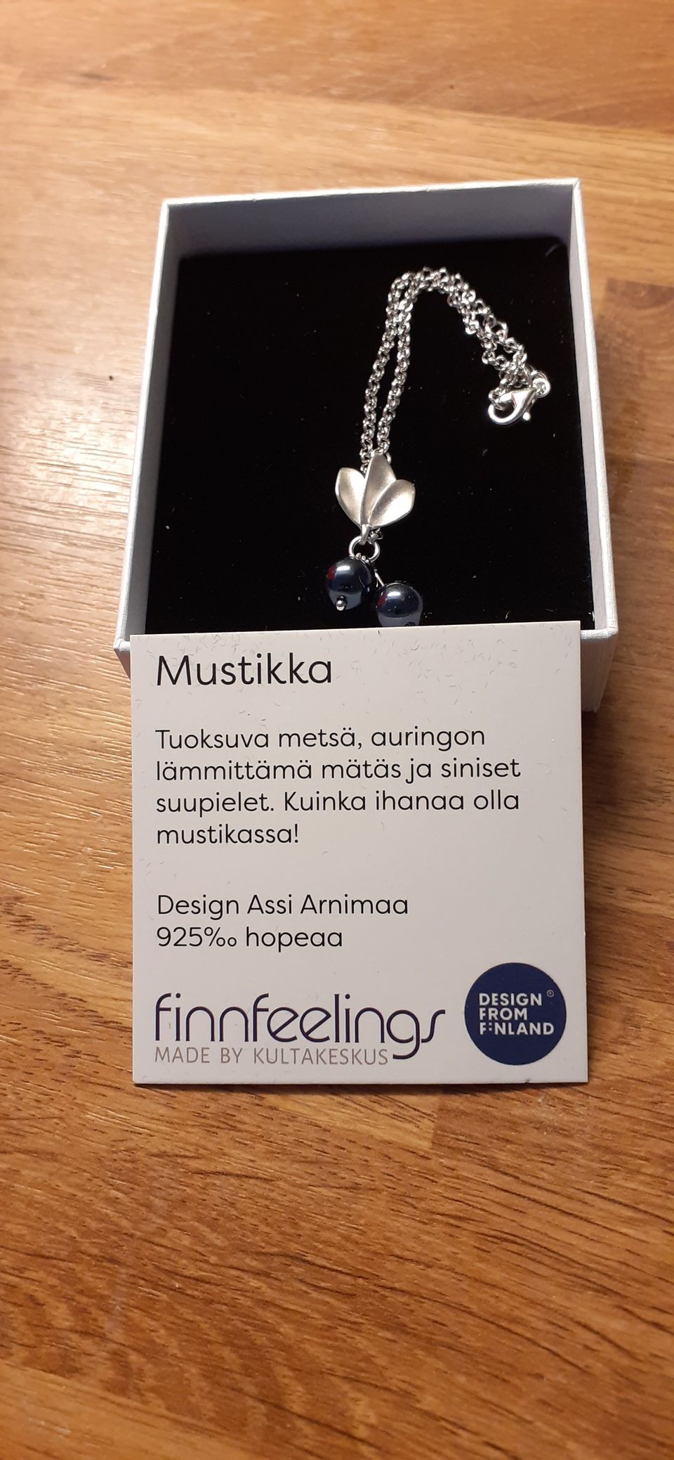 Mustikka rannekoru