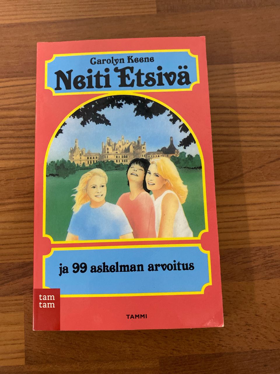 Neiti etsivä ja 99 askelman arvoitus