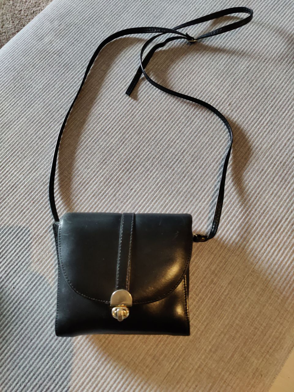 Pieni crossbody laukku