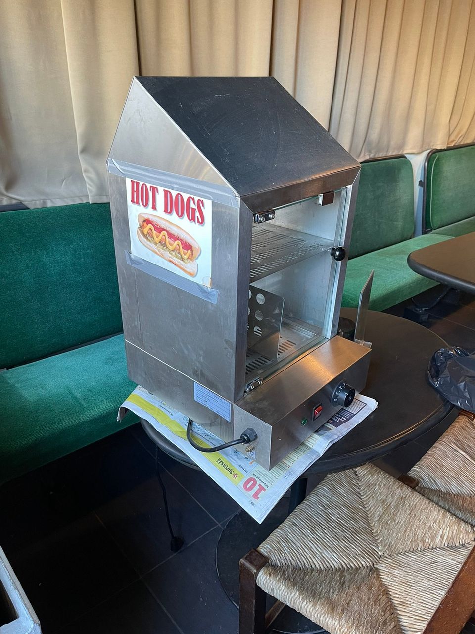 Sähkö käyttöinen  Hot dogs  kone