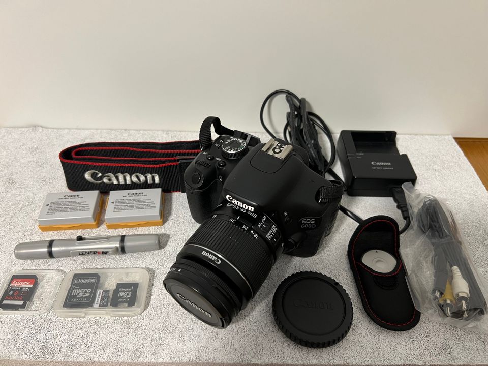 Canon 600D, EF-S 18-55mm + tarvikkeet