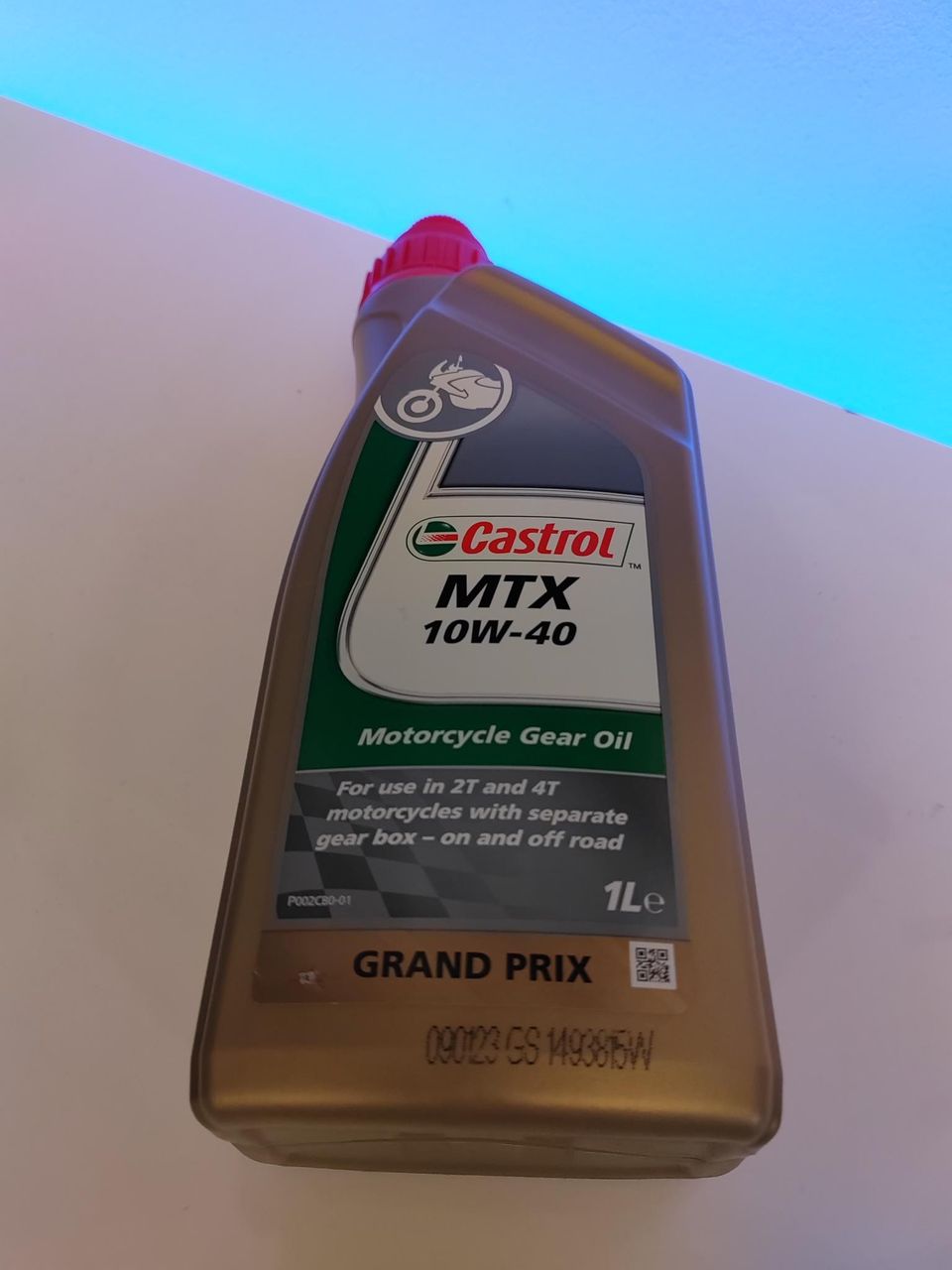 Avaamaton Castrol MTX 10W40 moottoripyörän öljy