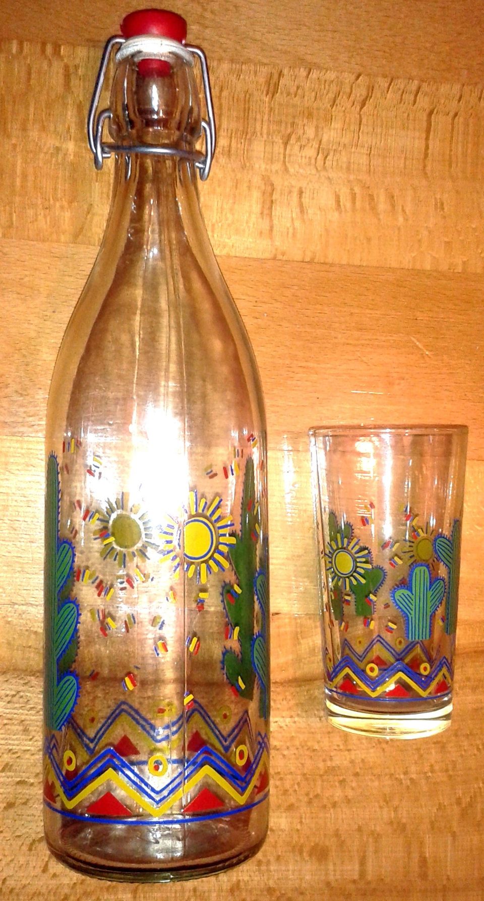 Patenttikorkillinen Mexico-pullo ja 2 lasia