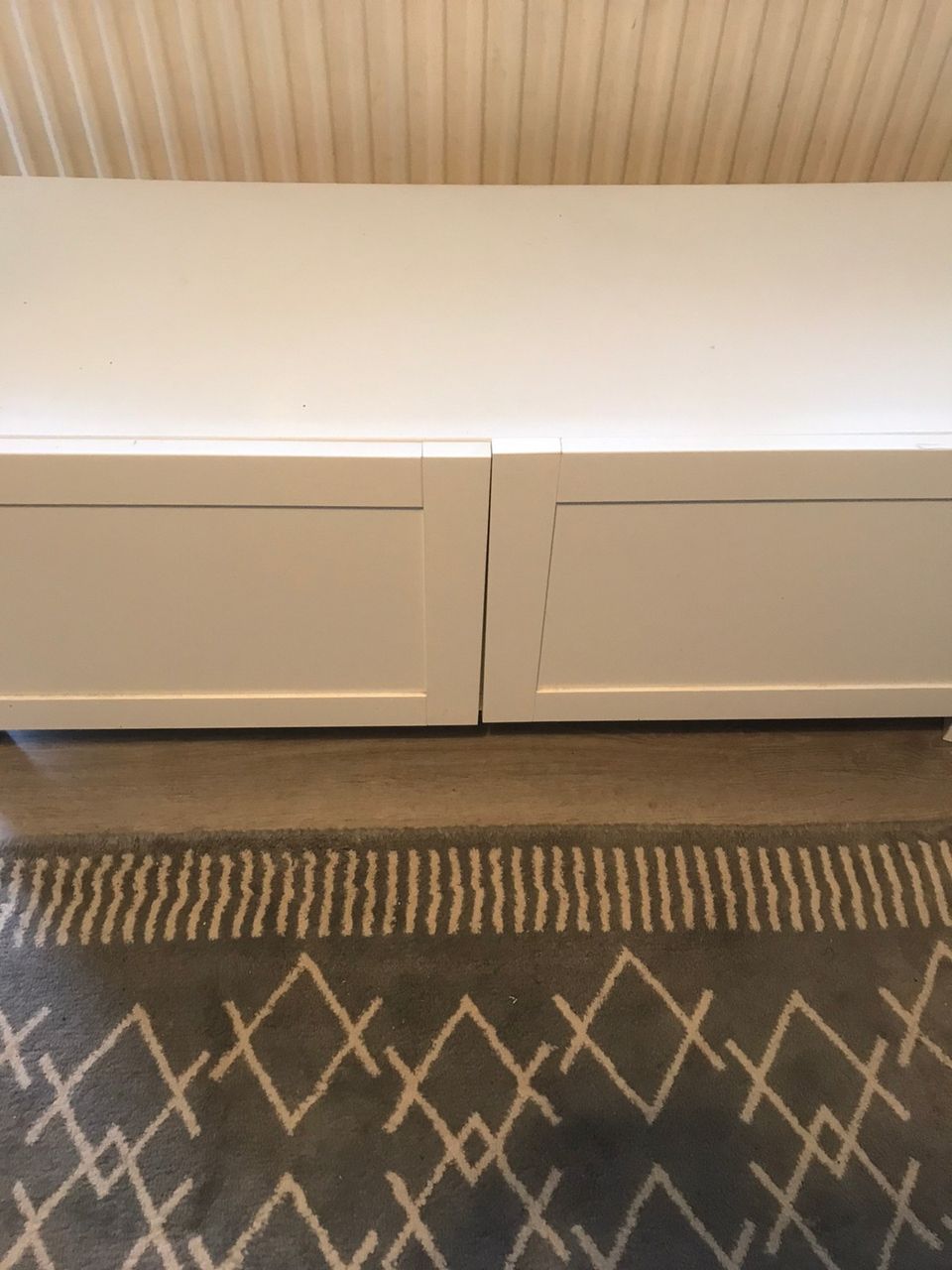 TV-taso/lipasto (Ikea)