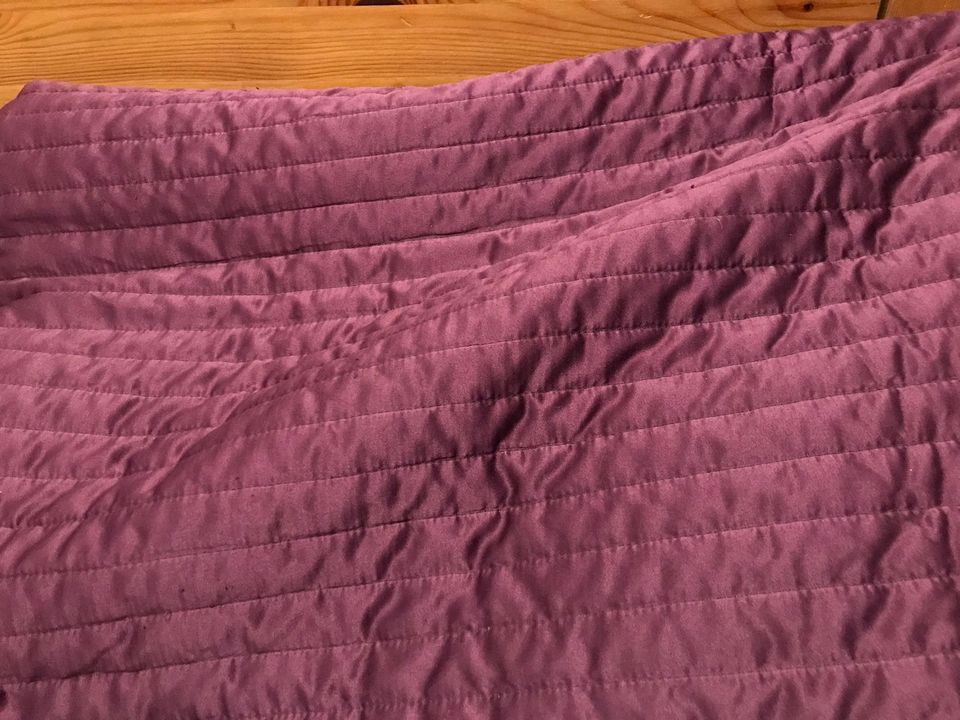 Iso silkkinen sängynpeite