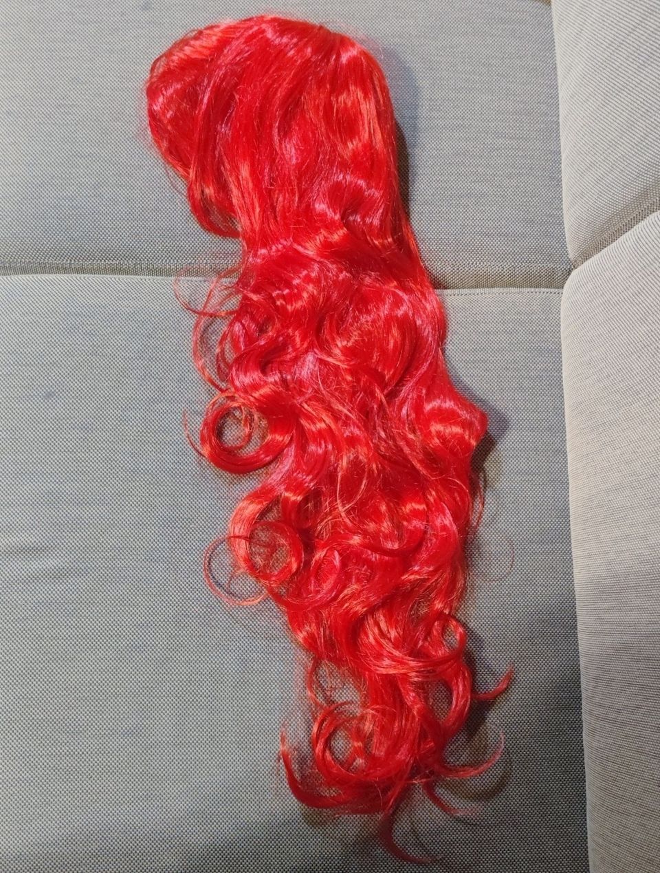 Uusi upea pitkä punainen peruukki