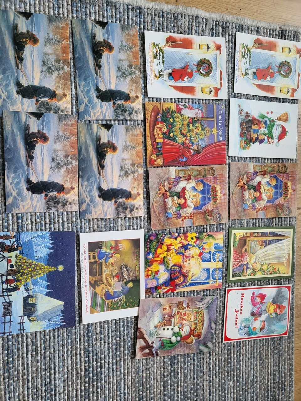 Kulkeneet postikortit, aiheena joulu (joulupukki ja lapset)