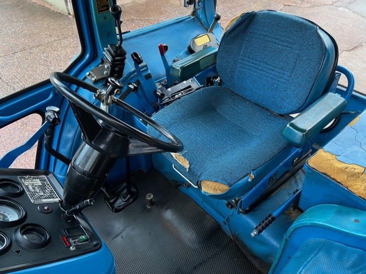 Ostetaan Ford 7700 traktorin istuimen siniset käsinojat