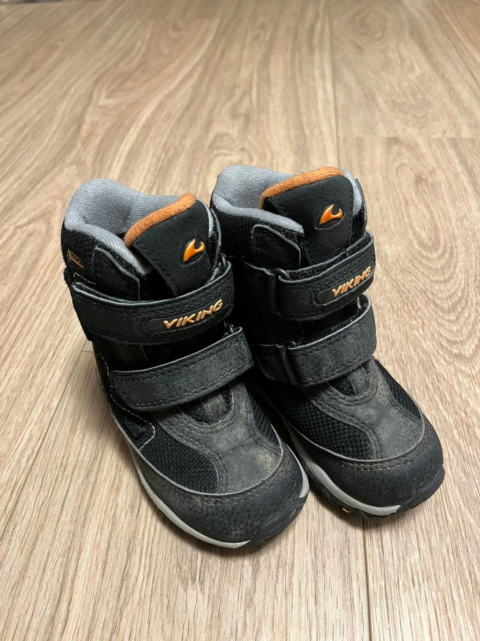 Vikingin korkeat goretex kengät koko 23