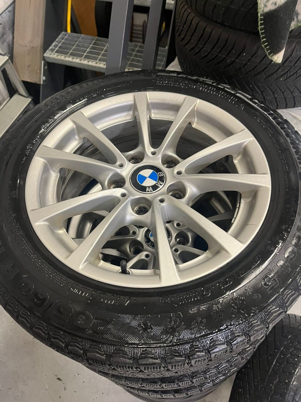 Bmw 5x120 205/60R16 kitkat