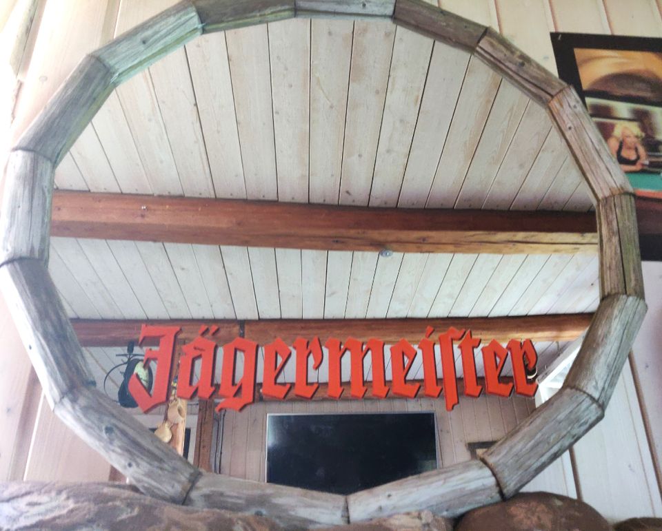 Uniikki Jägermeister Man Cave ISO peili äijäluolaan ravintolaan tms.