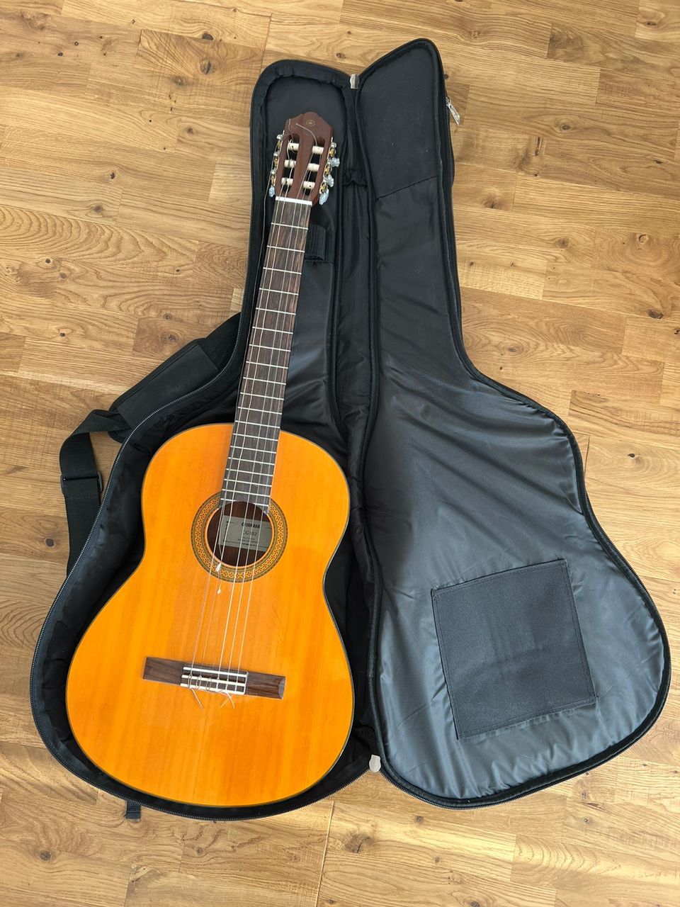 Yamaha CG102 akustinen kitara