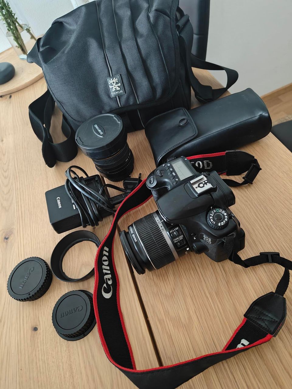 Canon E0S 60D + salamavalo + objektiivi + muuta