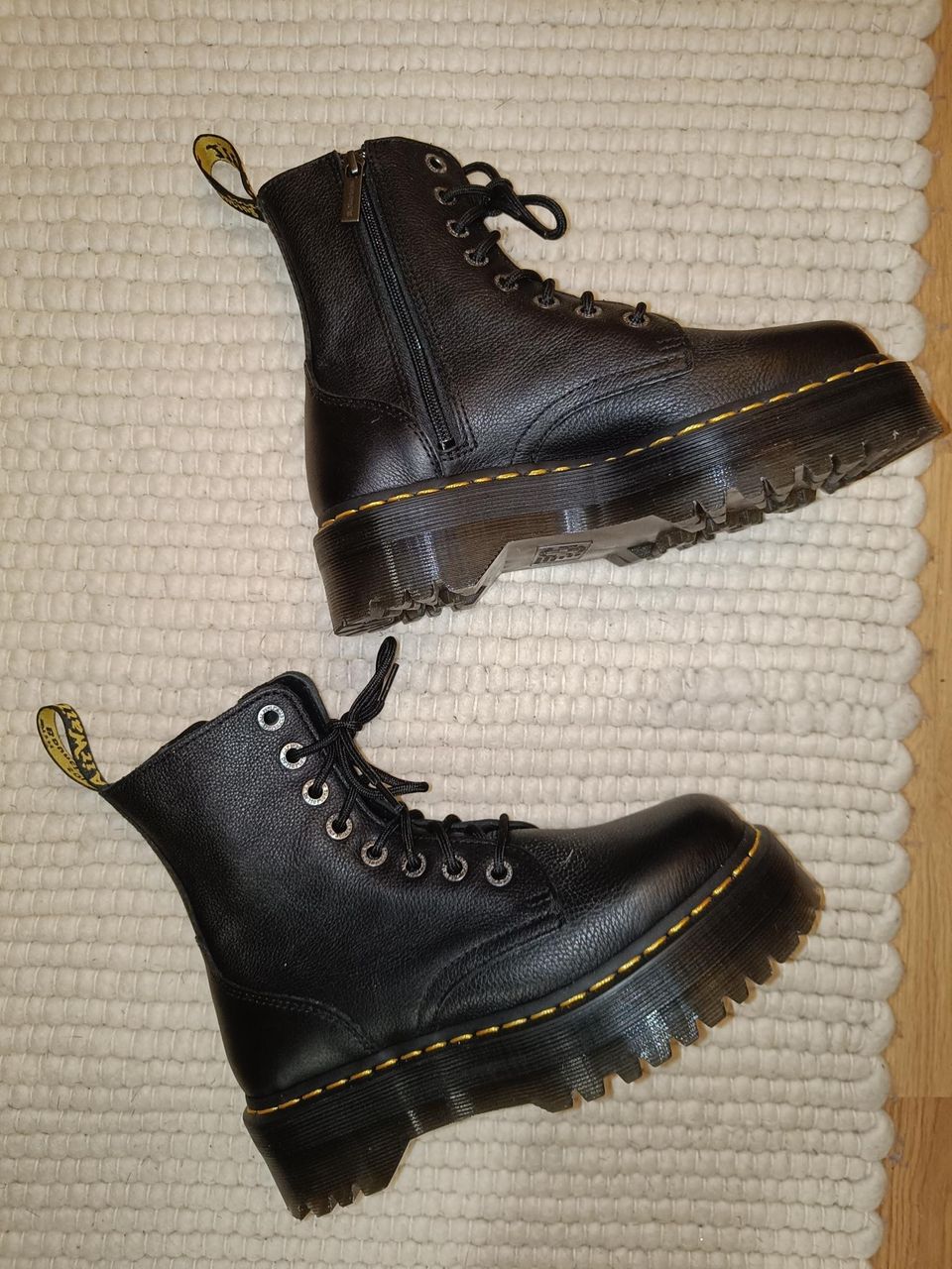 Uudet Dr. Martens Jadon II kengät