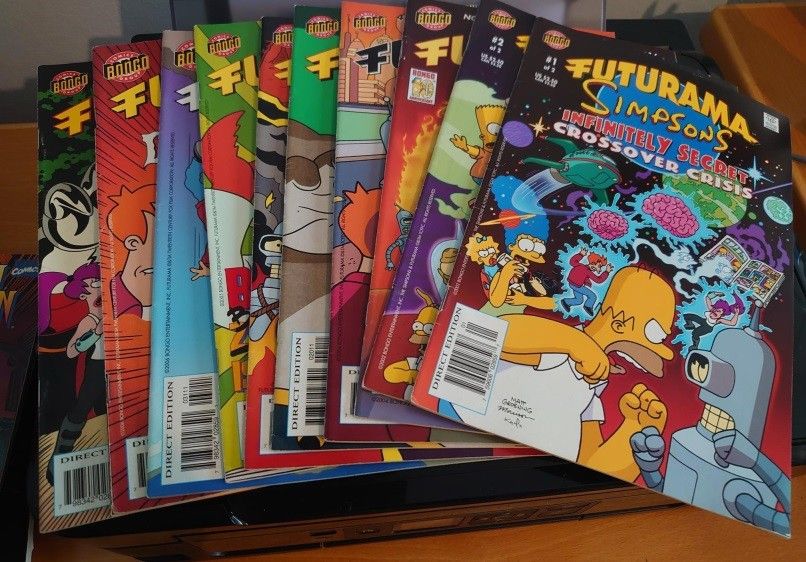 Futurama Comics (8 lehteä) ja Futurama Simpsons N:ot 1-2 sarjakuvalehtiä