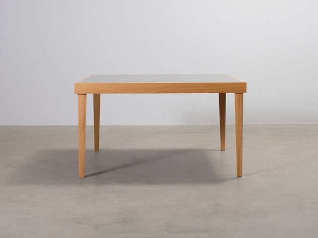 Korpi Design Kiila ruokapöytä harmaa 130 x 130 cm