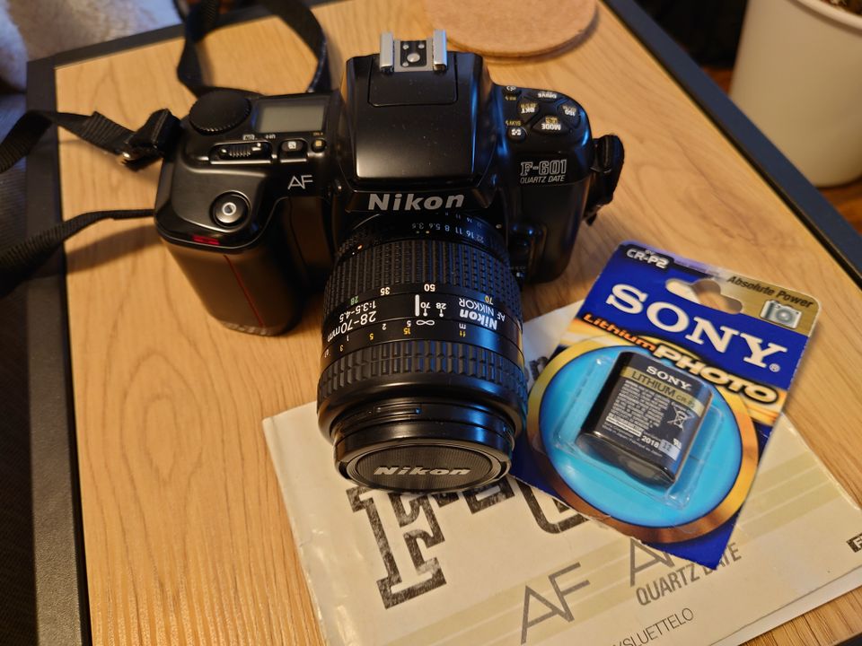 Nikon F601 QD + Nikon AF 28-70mm Aloituspaketti
