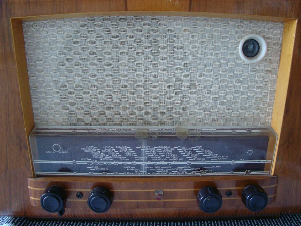 Vanha PHILIPS 520A radio 1950-luvulta