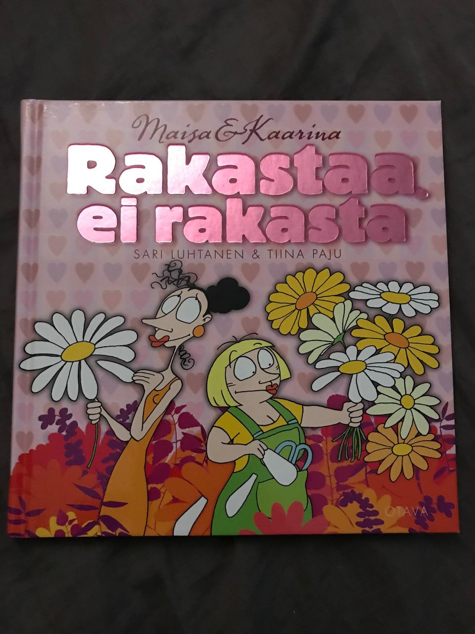 Maisa & Kaarina Rakastaa ei rakasta-kirja