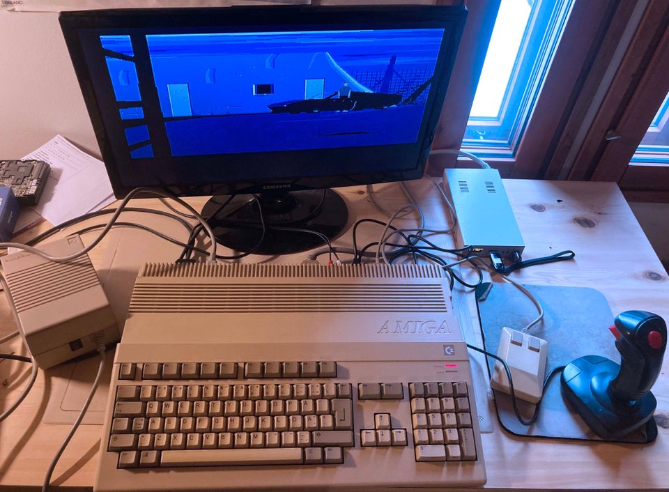 Amiga 500 + USB-asema ym.