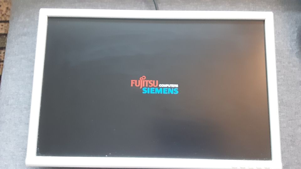 Tietokonen näyttö Fujitsu 22''