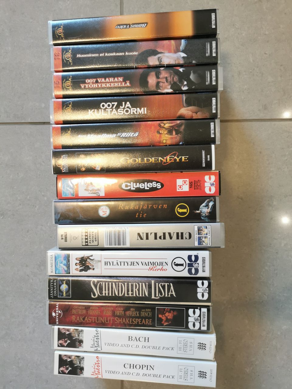 VHS-elokuvia