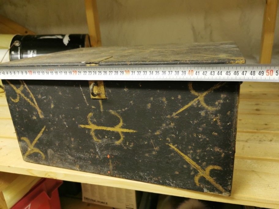 Metallilaatikko, "taikurin salaisuuksien laatikko"