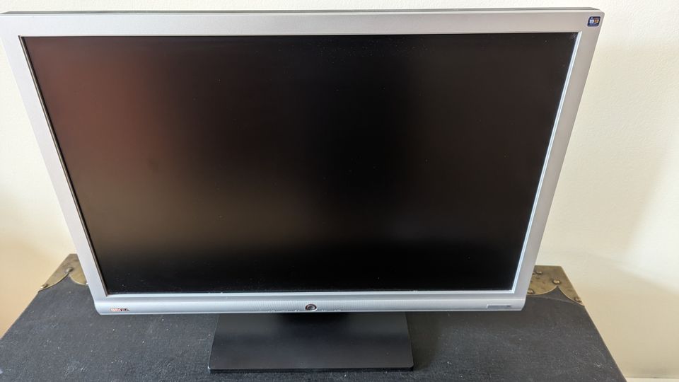 24 tuuman BENEQ LCD G2400W näyttö  1920 x1200