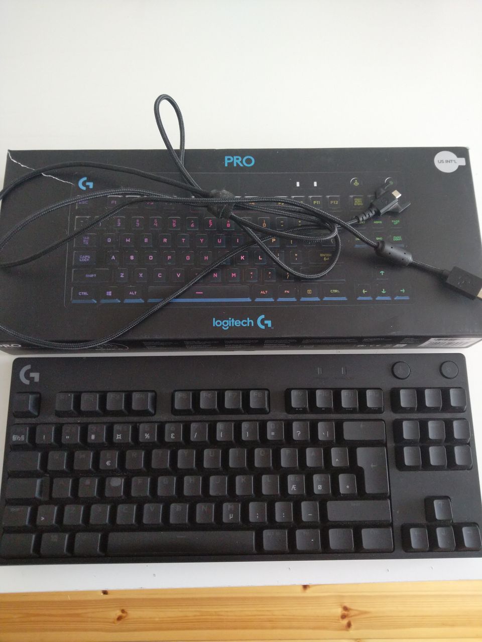 Logitech G Pro mekaaninen pelinäppäimistö