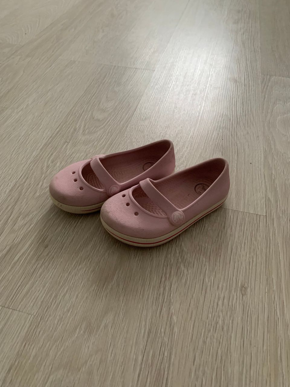 Crocs vaaleanpunaiset sandaalit / uimakengät / kengät, koko 22