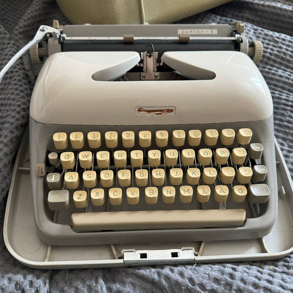 Adler Junior-E kirjoituskone