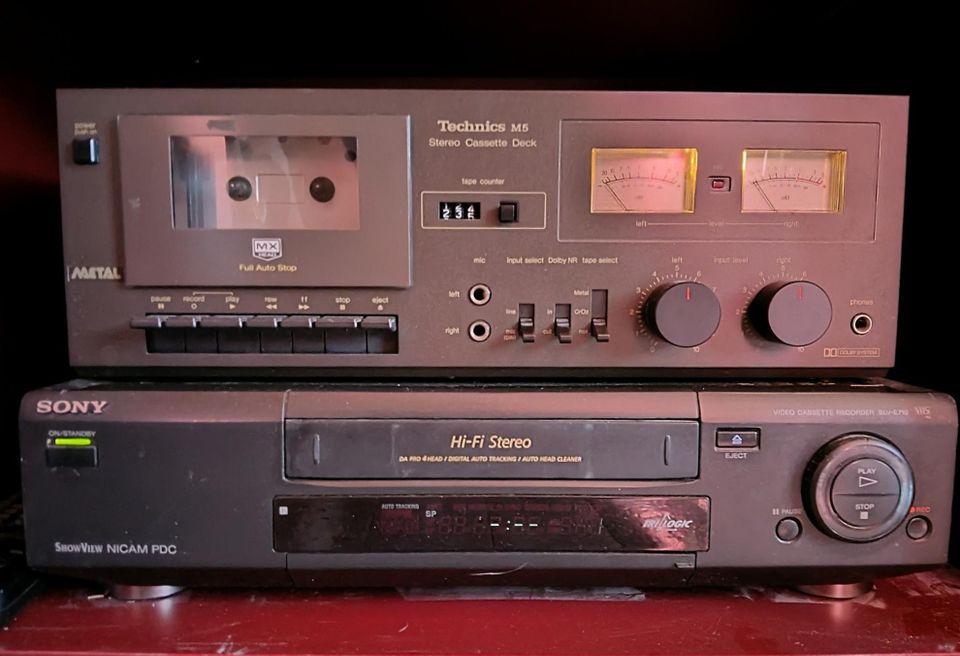 Sony SLV-E710 VHS video- ja Technics M5 C-kasettinauhurit